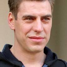 Дмитрий Дюжев в фильме "Близкий враг"