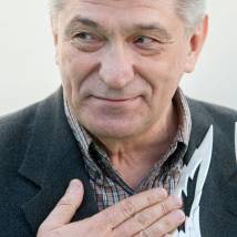 Александр Сокуров получает приз "За вклад в мировое киноискусство" на VI Международном фестивале имени Андрея Тарковского "Зеркало"