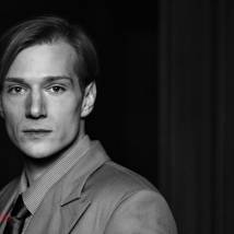 Петар Зекавица на съемках фильма "Кедр пронзает небо"